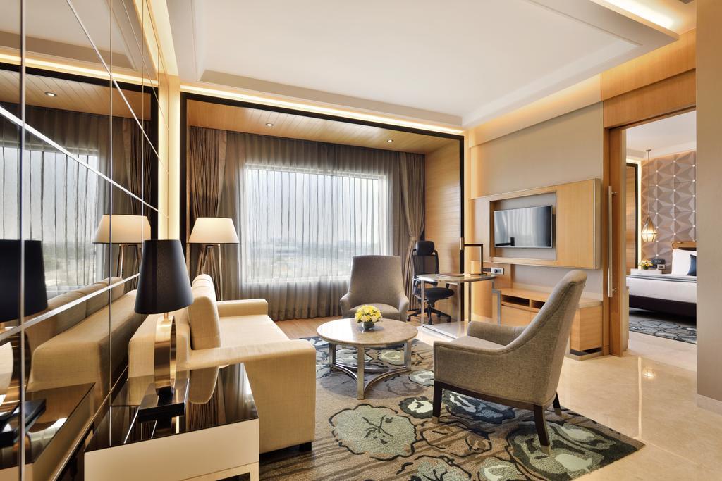 Radisson Blu Coimbatore Buitenkant foto Suite at the hotel