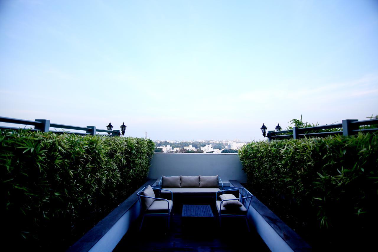 Radisson Blu Coimbatore Buitenkant foto The view from the rooftop of the hotel