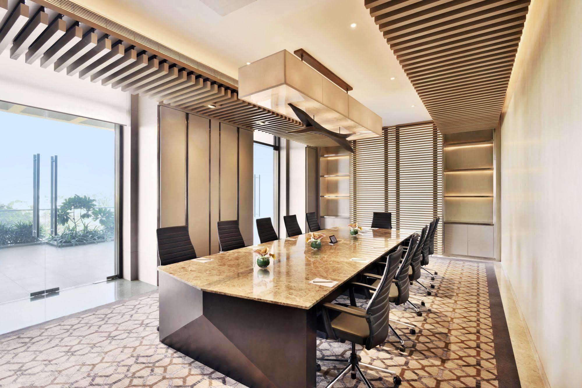Radisson Blu Coimbatore Buitenkant foto Boardroom at the hotel