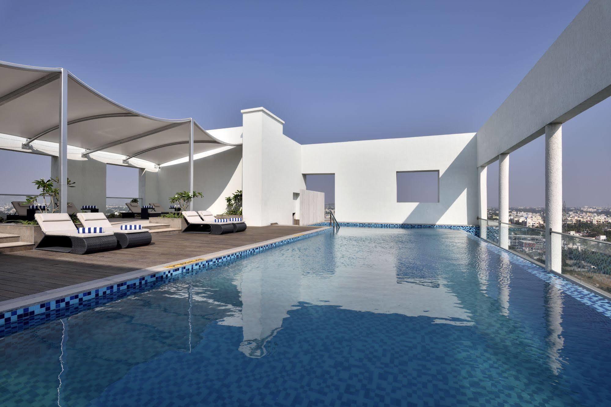 Radisson Blu Coimbatore Buitenkant foto Rooftop pool at the Park, Hyderabad